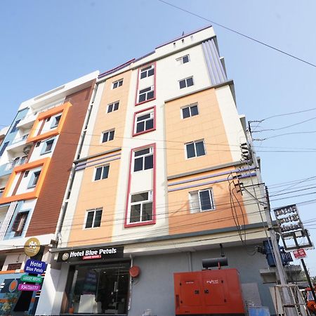 Hotel Blue Petals Shamshabad Eksteriør bilde