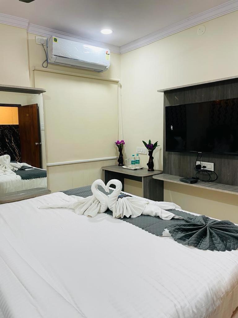 Hotel Blue Petals Shamshabad Eksteriør bilde