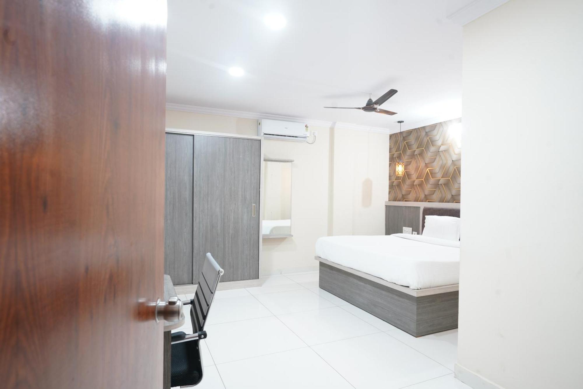 Hotel Blue Petals Shamshabad Eksteriør bilde