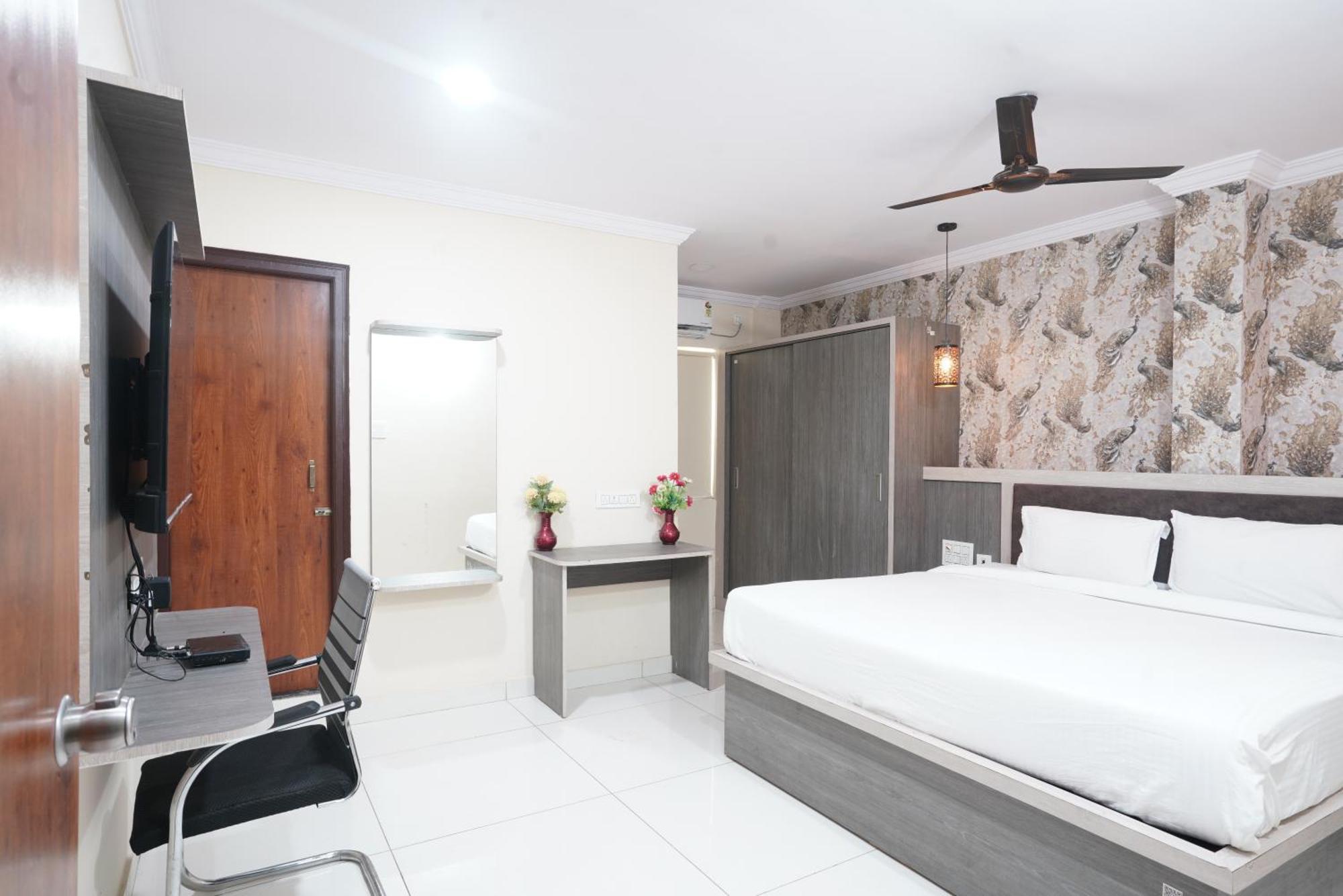 Hotel Blue Petals Shamshabad Eksteriør bilde