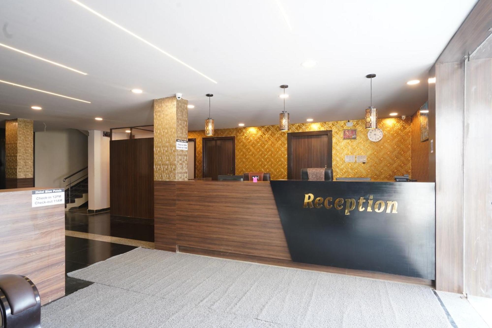 Hotel Blue Petals Shamshabad Eksteriør bilde